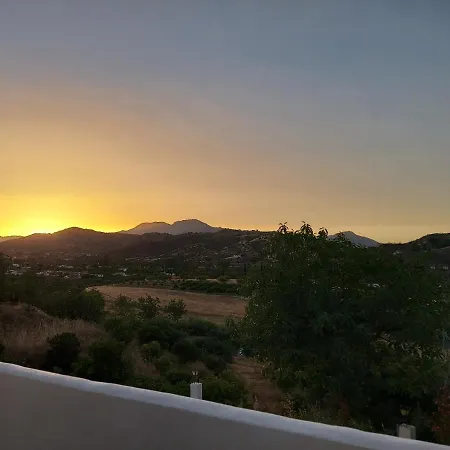 ゲストハウス Casa Loko Coín